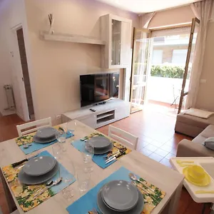 House, 300 M Dal Mare, Apartment